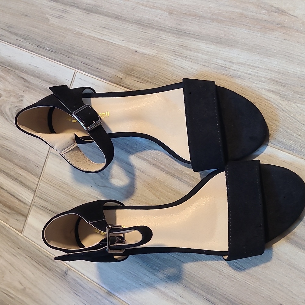 Oli jolimall heels, size 8, black.